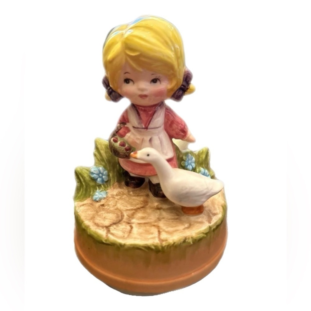 Sankyo Vintage 1970’s Wind Up Music Box Figurine Girl with Pig Tails Bows Goose